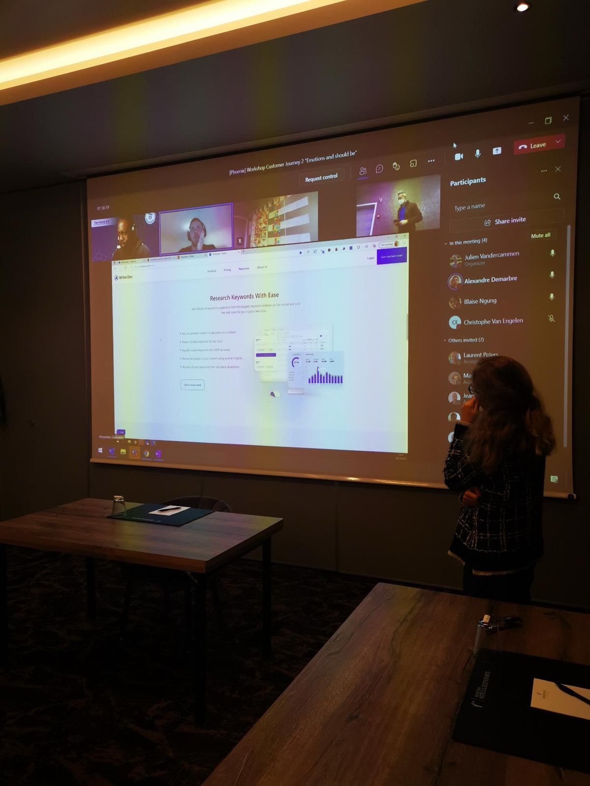 Workshop Phoenix Customer Journey · novembre 2021 · équipe en atelier hybrid in-person et Teams remote
